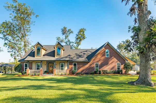 Backyard, Exterior, Facade, Brick Facade, Cape Cod