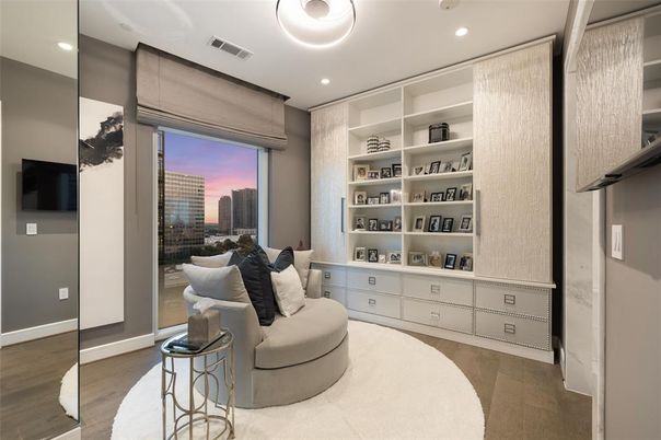 Interior, Recessed Lighting, Wood Texture Flooring