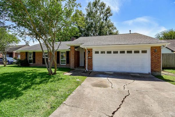 Attached, Exterior, Facade, Brick Facade, Ranch