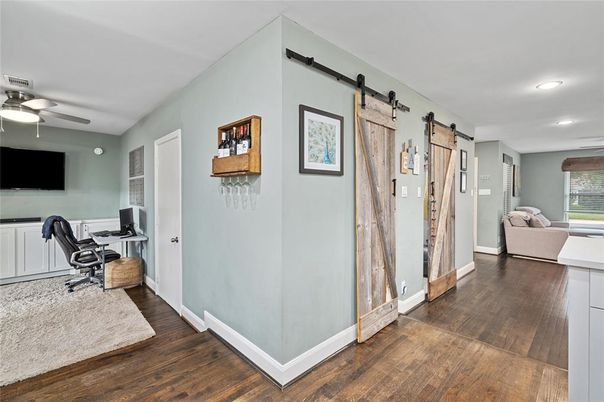 Home Office, Interior, Recessed Lighting, Wood Texture Flooring