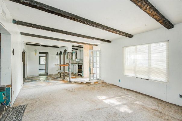 Empty room, Interior, Wooden Beams
