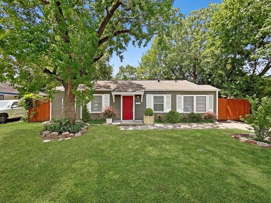 Backyard, Exterior, Facade, Ranch
