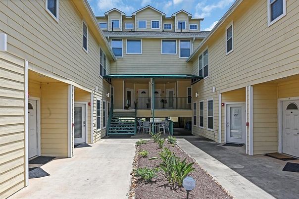 Exterior, Facade, None