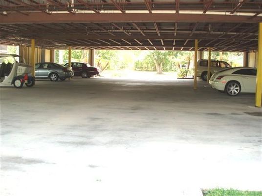 Garage, Interior, Wooden Beams