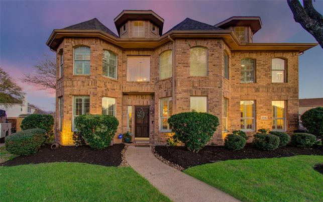 Exterior, Facade, Brick Traditional