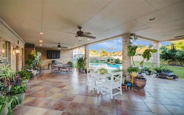 Exterior, Pool, Recessed Lighting