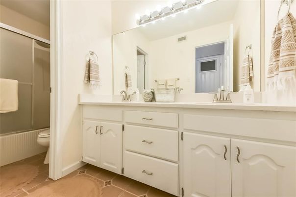 Bathroom, Dual Sink Vanities, Interior