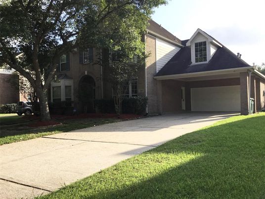 Attached, Exterior, Facade, American Craftsman