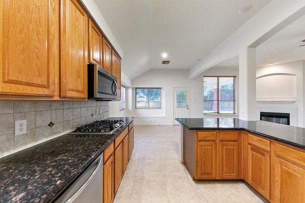 Fireplace, Interior, Kitchen, Recessed Lighting