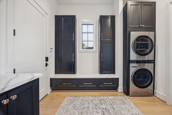 Interior, Utility Closets, Washer, Wood Texture Flooring