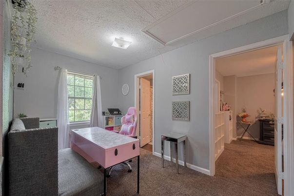 Home Office, Interior