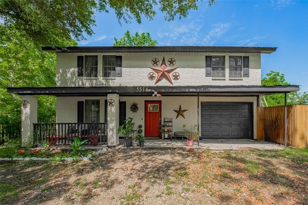 Attached, Exterior, Facade, American Foursquare