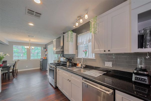 Chandelier, Dining room, Interior, Kitchen, Recessed Lighting, Stainless Steel Appliances, Wood Texture Flooring