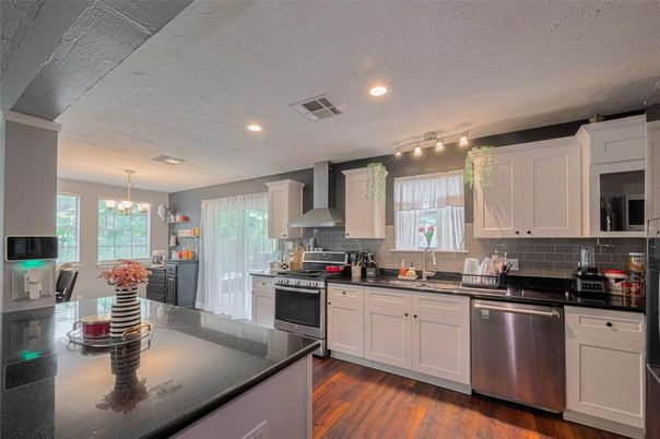 Chandelier, Dining room, Interior, Kitchen, Pendant Lights, Recessed Lighting, Stainless Steel Appliances, Wood Texture Flooring