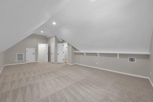 Empty room, Interior, Recessed Lighting