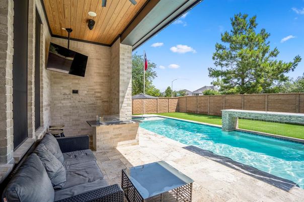 Exterior, Pool