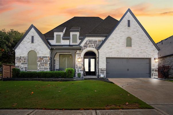 Attached, Exterior, Facade, Brick Traditional
