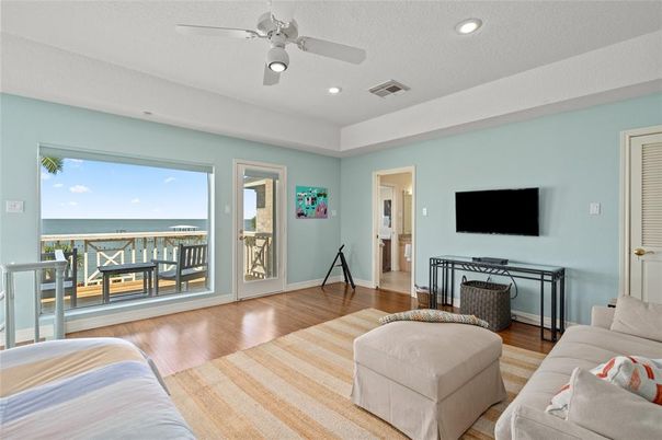 Interior, Living room, Recessed Lighting, Water, Wood Texture Flooring