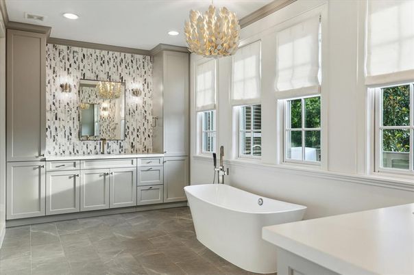 Bathroom, Chandelier, Free Standing Baths, Interior, Pendant Lights, Recessed Lighting