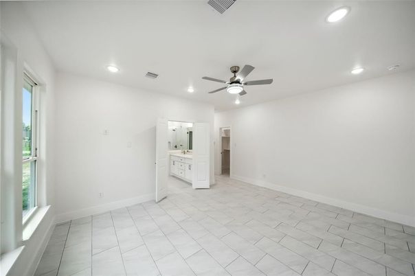 Bathroom, Empty room, Interior, Recessed Lighting
