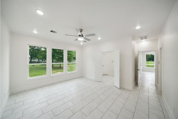 Empty room, Interior, Recessed Lighting