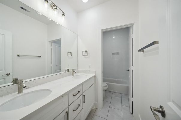Bathroom, Dual Sink Vanities, Interior, Recessed Lighting