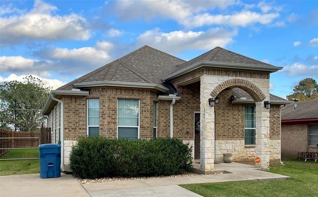 Exterior, Facade, Brick Facade, Brick Traditional