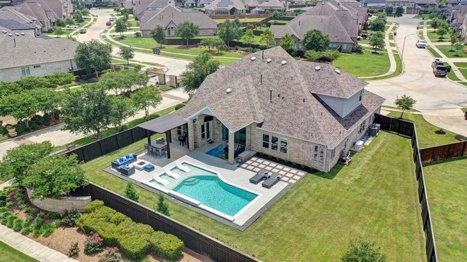 Exterior, Drone