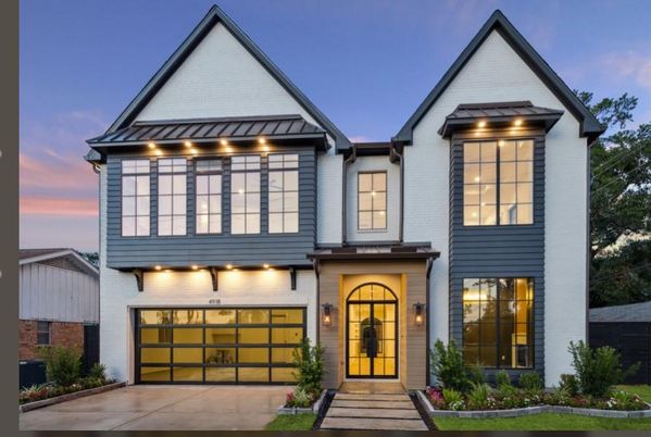 Attached, Exterior, Facade, Farmhouse
