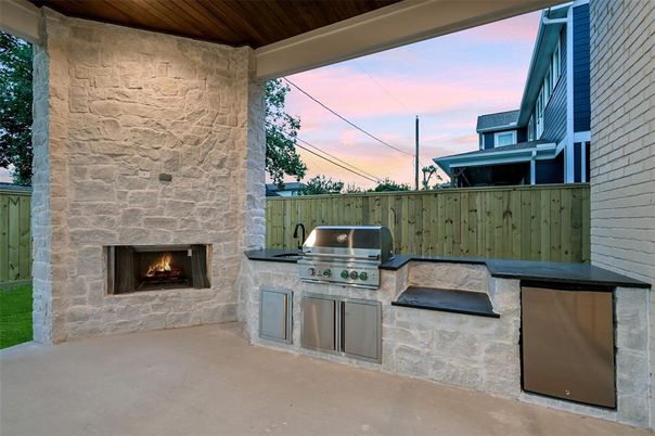 Exterior, Fireplace