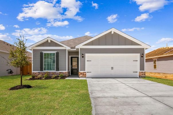 Attached, Exterior, Facade, American Craftsman