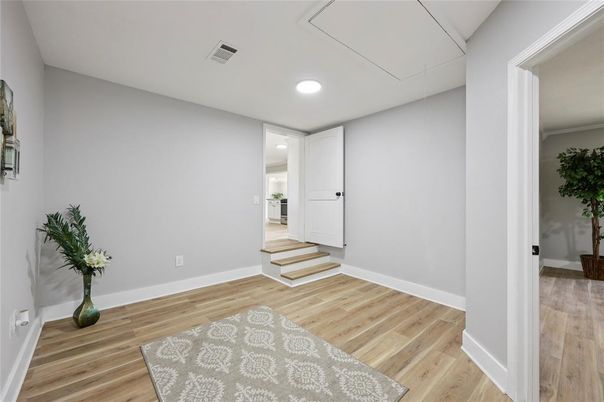 Interior, Recessed Lighting, Wood Texture Flooring