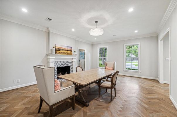 Chandelier, Dining room, Fireplace, Interior, Recessed Lighting, Wood Texture Flooring