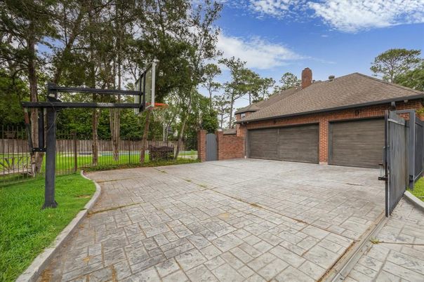 Detached Garage, Exterior