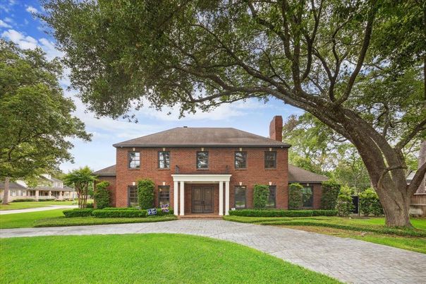 Backyard, Exterior, Facade, Brick Facade, Georgian
