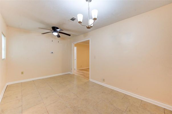 Empty room, Interior