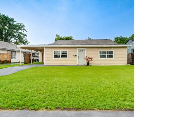 Backyard, Exterior, Facade, Ranch
