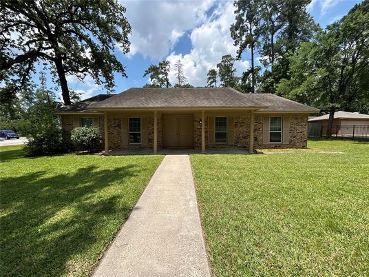 Exterior, Facade, Brick Facade, Ranch