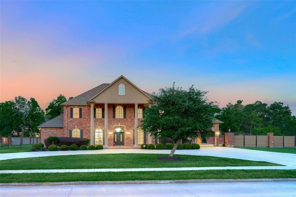 Backyard, Exterior, Facade, Brick Facade, French Provincial