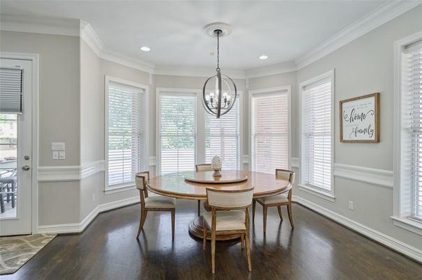 Chandelier, Dining room, Interior, Recessed Lighting, Wood Texture Flooring