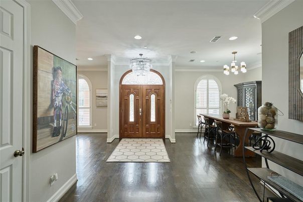 Chandelier, Dining room, Interior, Pendant Lights, Recessed Lighting, Wood Texture Flooring