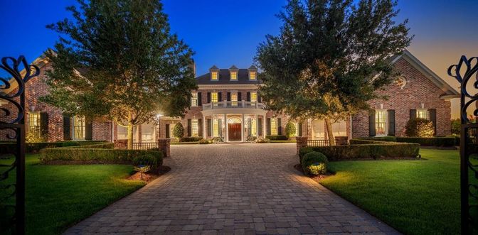 Backyard, Exterior, Facade, Brick Facade, French Provincial