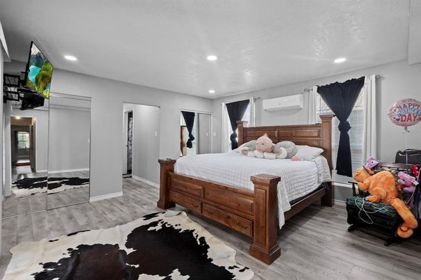 Bedroom, Interior, Recessed Lighting, Wood Texture Flooring