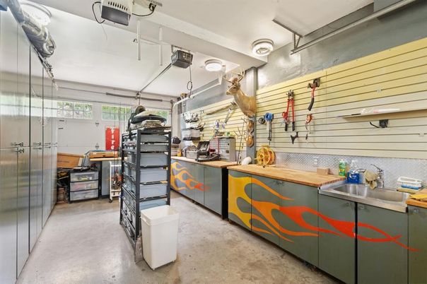 Garage, Interior