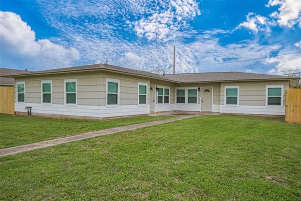 Backyard, Exterior, Facade, Ranch