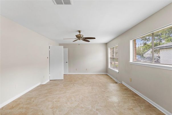 Empty room, Interior