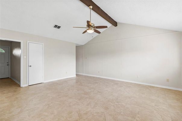 Empty room, Interior, Wooden Beams