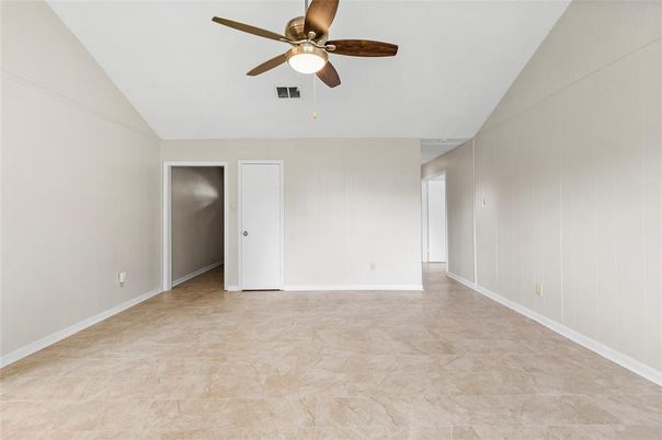 Empty room, Interior