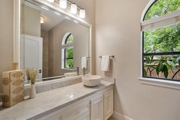 Bathroom, Interior, Tile Countertops