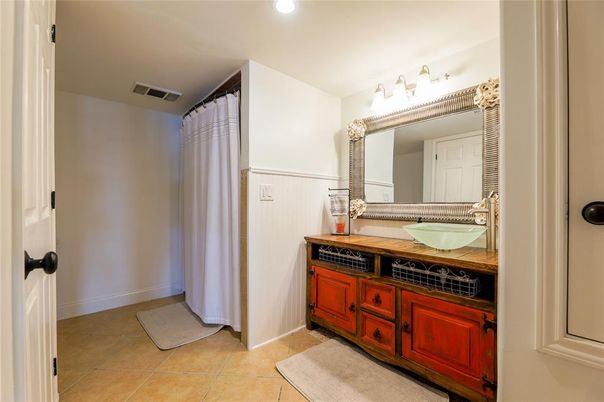 Bathroom, Interior, Recessed Lighting